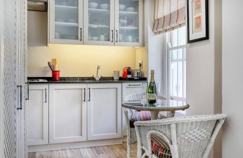 Green Point Cabaña | French Country Cottage on Table Mountain