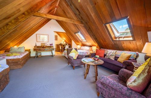 Rangitikei Casa | French Peak Loft - French Farm Holiday Home