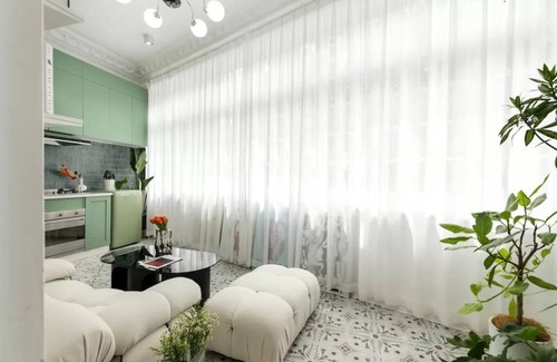 Downtown Shanghai Apartamento | French-style 1b1b apartment walk to XinTianDi, Fuxing Road