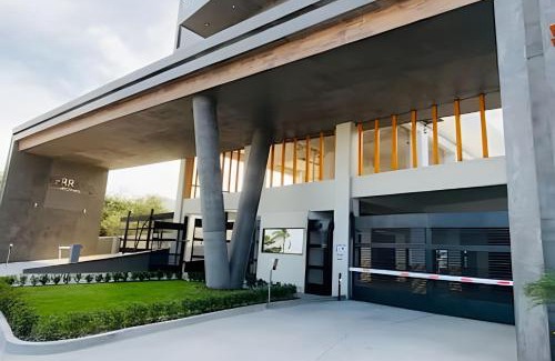 Zona Dorada Apartamento | Frente a la Marina vista al Mar