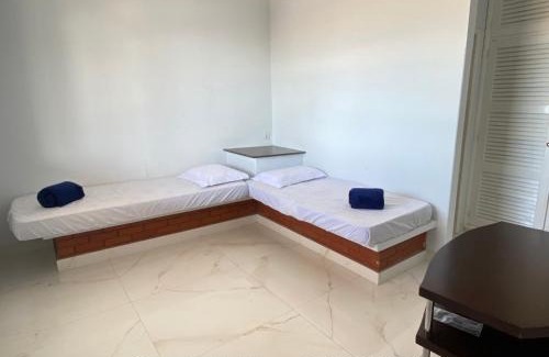 Ubu Casa | FRENTE MAR CASTELHANOS Casa Recanto Azul 7 Suítes Lazer Completo e Conforto recém reformada para Até 25 Pessoas Ideal para reunir Famílias e Amigos