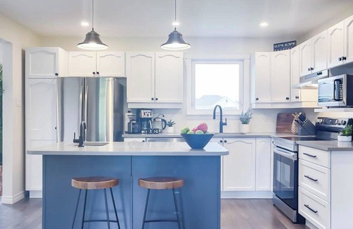 Ontario Casa | Fresh air and bright spaces - King bed!