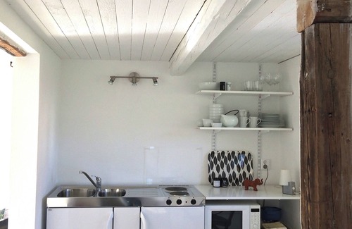 Tommarp Cabaña | Fresh and comfortable farmhouse in idyllic village environment in Österlen. Private sunny patio
