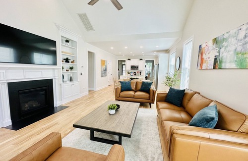 Apex Casa | Fresh and Modern Cottage
