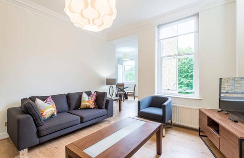 Abingdon Apartamento | Fresh and smart two-bedroom apartment in Kensington, London