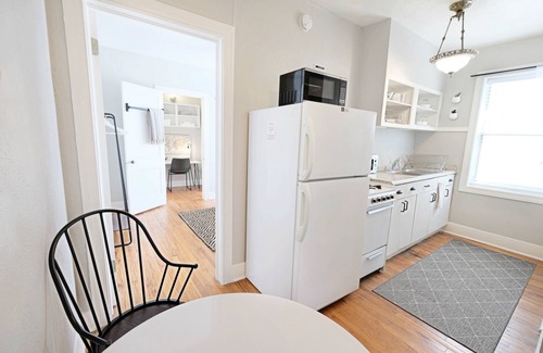Lower Greenville Apartamento | Fresh + Bright Flat | Calles M