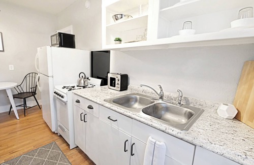 Lower Greenville Apartamento | Fresh + Bright Flat | Calles M