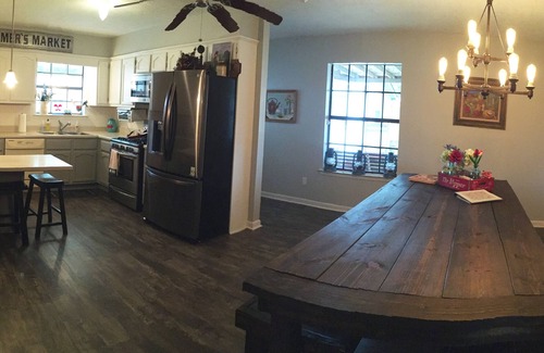 Wheeler Ridge Casa | Comodidad de granja fresca. 1 milla a GameDay Shuttle. 4 millas a la Universidad TX A & M