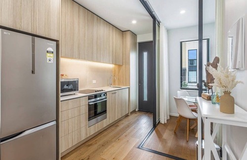 Grey Lynn Apartamento | Fresh & sleek Grey Lynn unit with private patio