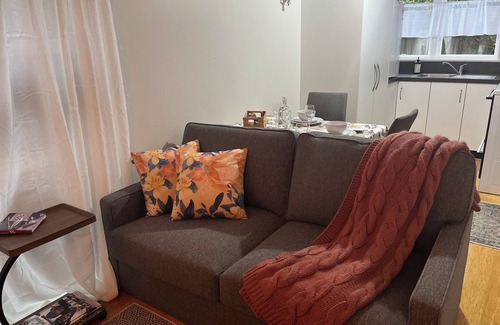 Carterton Cabaña | Fresh new listing in Carterton, 1 bedroom fully self contained cottage.