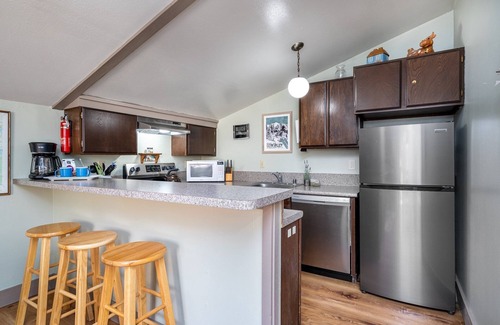 Bear Valley Condominio | Fresh Remodel and Dog Friendly - CS#92 by Bear Valley Vacation Rentals