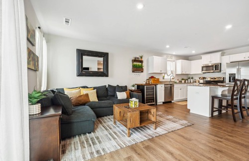 Nashville Casa | Fresh Remodeled Modern Single Family Home in N. Nashville