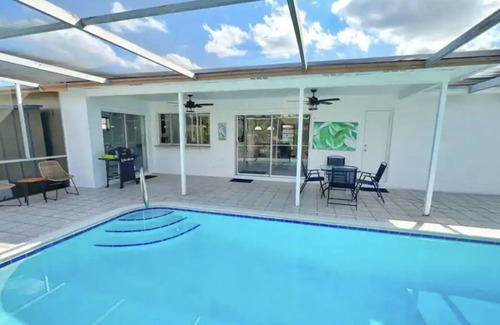 Sunrise Villa | FRESH! Tropical Oasis/Pool King Bed/Top Location