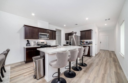 Houston Casa | Freshly Built 4BR, 2.5-Bath Home in North Houston