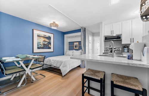 Carnelian Bay Condominio | Freshly Listed! Remodeled Condo a "Stone's Throw" to Beach & Close to Resorts