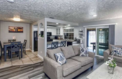Hesperia Casa | Freshly Remodeled 4bedrooms, 3 full baths Luxurious Home on 1/2-acre gated land.