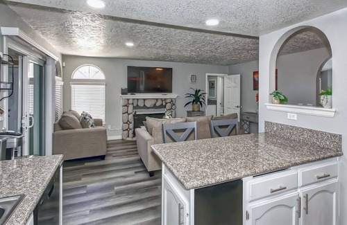Hesperia Casa | Freshly Remodeled 4bedrooms, 3 full baths Luxurious Home on 1/2-acre gated land.