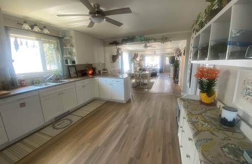 Cranberry Portage Casa | Freshly Renovated Portage House