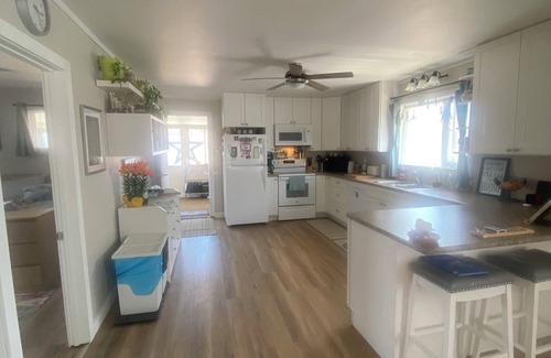 Cranberry Portage Casa | Freshly Renovated Portage House