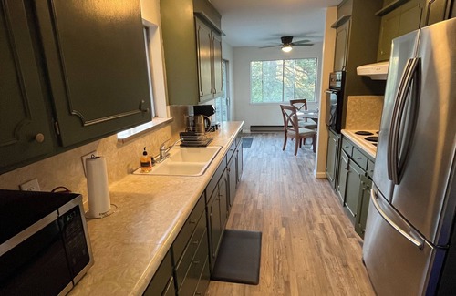 Ahwahnee Casa | Freshly Renovated Cabin at a Flower Farm