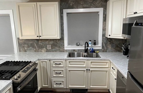 Plymouth Casa | Freshly Renovated House! Walking Distance to Downtown