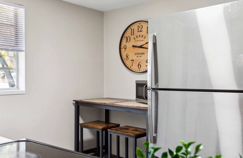 Ballast Point Casa | Freshly Renovated One Bedroom Apartment