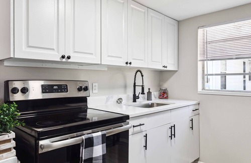 Ballast Point Casa | Freshly Renovated One Bedroom Apartment