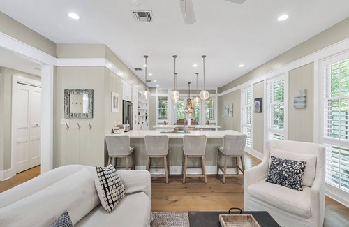 Cottage District Casa | Freshly Updated 4 Bedroom House- Easy Access to Tennis Courts