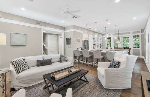 Cottage District Casa | Freshly Updated 4 Bedroom House- Easy Access to Tennis Courts