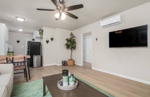 Raisin Apartamento | Fresno Apt | Parking | 1/1 |Near Gazebo Gardens