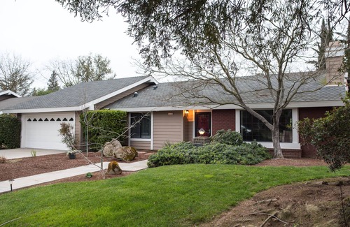 Raisin Casa | Retiro en Fresno con piscina