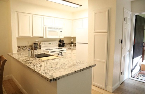 Downtown Condominio | Fresno's Melrose Place - Close to CRMC Fresno