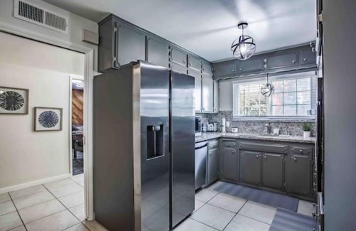 Raisin Casa | Fresno State 4BR/2BA+Private Pool +Game Room+ Gym!