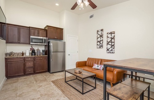 Fresno Apartamento | Fresno Suite | Long-term Stay | Kitchenette | 1:1