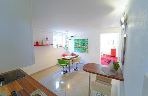 Bad Urach Apartamento | Freundliche Ferienwohnung (Souterrain) mit Gartenmitbenutzung im Haus Lotus