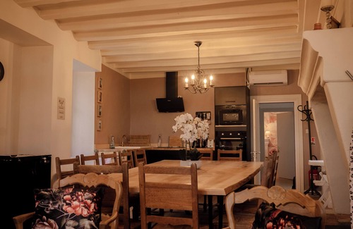 Saint-Saturnin-sur-Loire Casa | Frida KAHLO family room in the Château outbuilding overlooking the Loire River