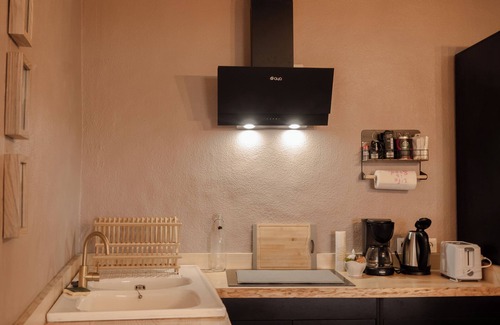 Saint-Saturnin-sur-Loire Casa | Frida KAHLO family room in the Château outbuilding overlooking the Loire River