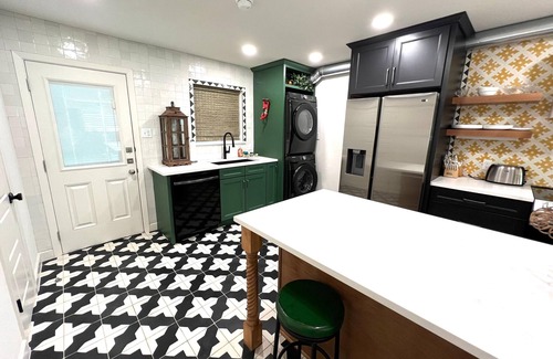 Del Mar Apartamento | Frida Unit #2. Charming 2-bedroom apartment in delightful Corpus Christi.
