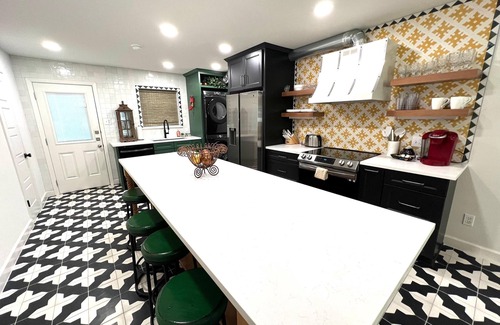 Del Mar Apartamento | Frida Unit #2. Charming 2-bedroom apartment in delightful Corpus Christi.
