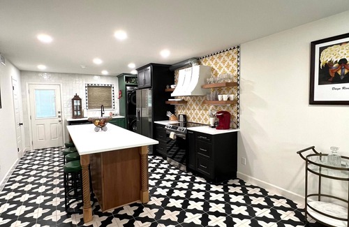 Del Mar Apartamento | Frida Unit #2. Charming 2-bedroom apartment in delightful Corpus Christi.