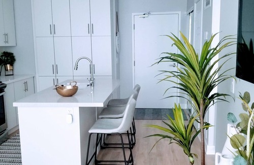 Innisfil Condominio | Friday Harbour Condo with Pool
