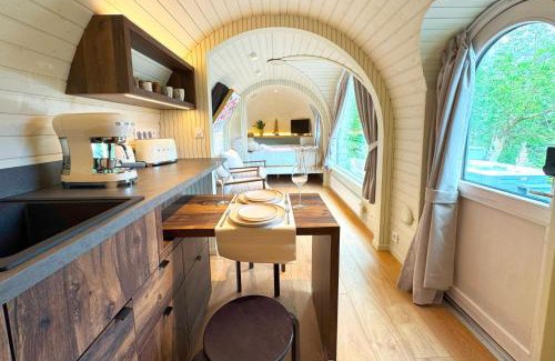 Comarnic Otro | Friday Inn Igloo - Intimitate, Jacuzzi, Natura, Priveliste & Iaz - Escapadă romantică premium la o oră de Bucuresti - Eco Friendly Micro-Resort