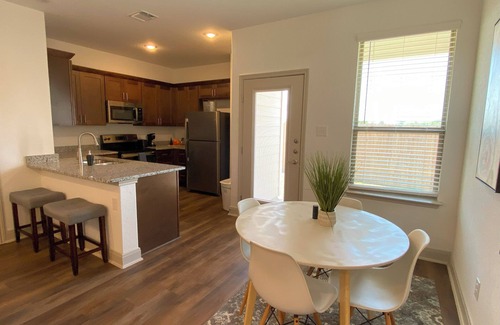 San Antonio Casa | Friendly 3-bedroom townhome in NW San Antonio near Sea World and Fiesta Texas!
