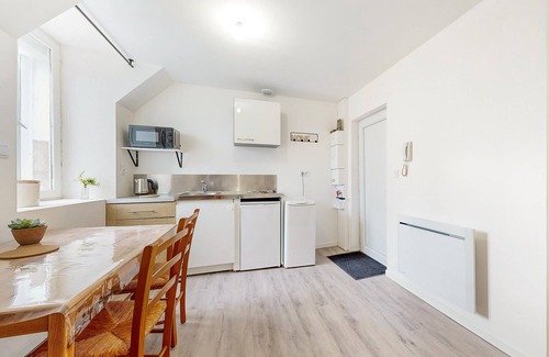 Ecartelee-Bonabry-Orieres-Paron Apartamento | Friendly and functional apartment in the heart of the town of Fougeres.