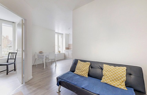 Ecartelee-Bonabry-Orieres-Paron Apartamento | Friendly and functional apartment in the heart of the town of Fougeres.