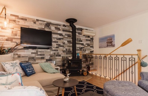 Saint-Raymond Cabaña | Cottage familiar y amigable junto al agua * jacuzzi * chimenea * 40 min. La ciudad de Quebec