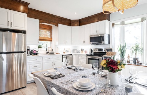 Perth South Casa | Friends & Family Getaway: 2 Kings + 1 Queen, Wifi, BBQ, Firepit, Games, 2TVs!