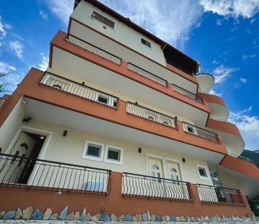 Borsh Hotel | Friends House - Borsh Hotel