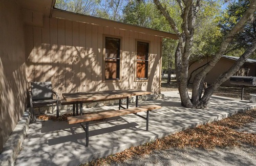 Sabinal Cabina | Frio Country Resort - Within walking distance to the Frio River!