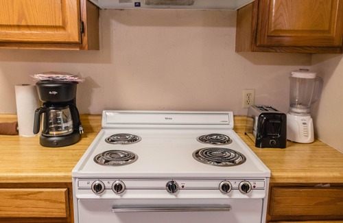Sabinal Cabina | Frio Country Resort - Within walking distance to the Frio River!
